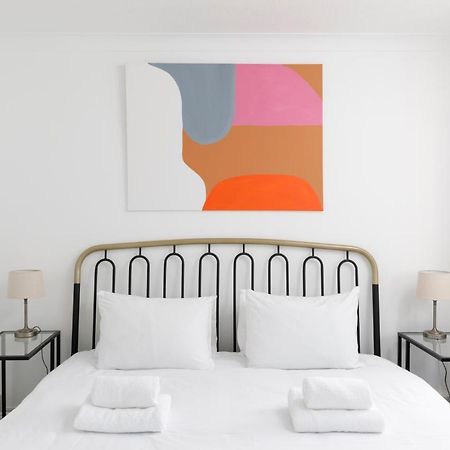 Beachside Retreat 2-Bedroom Gem With Free Private Parking & Outdoor Space Brighton ภายนอก รูปภาพ