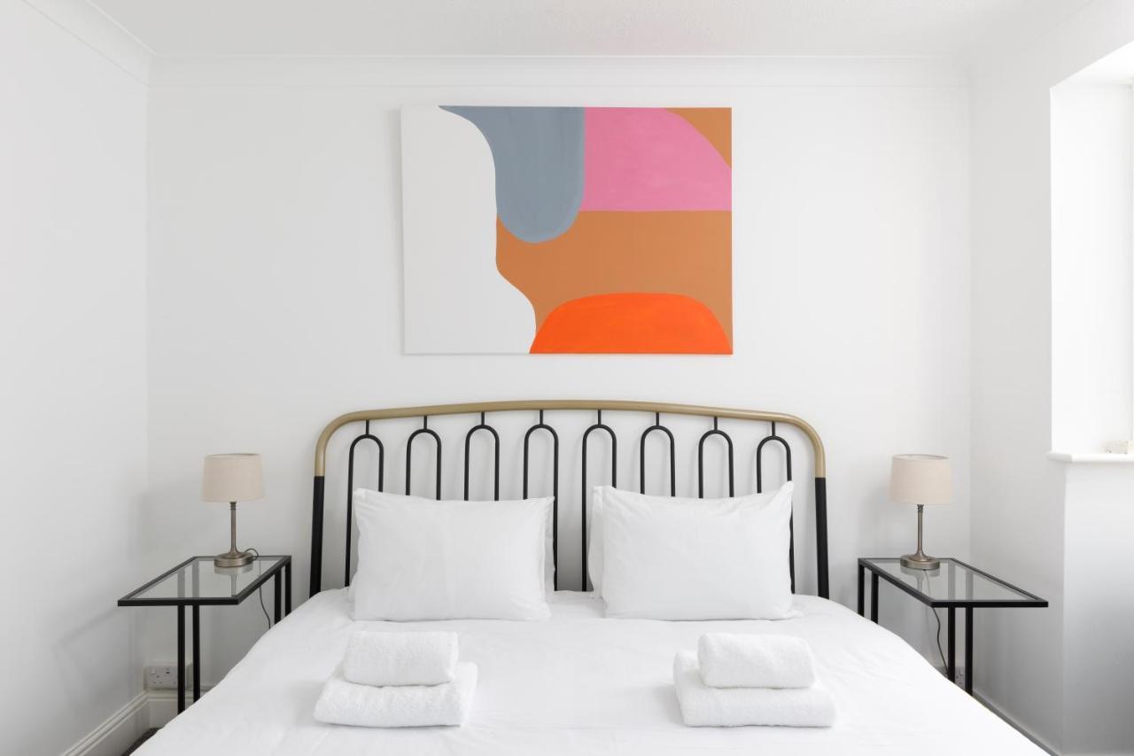 Beachside Retreat 2-Bedroom Gem With Free Private Parking & Outdoor Space Brighton ภายนอก รูปภาพ