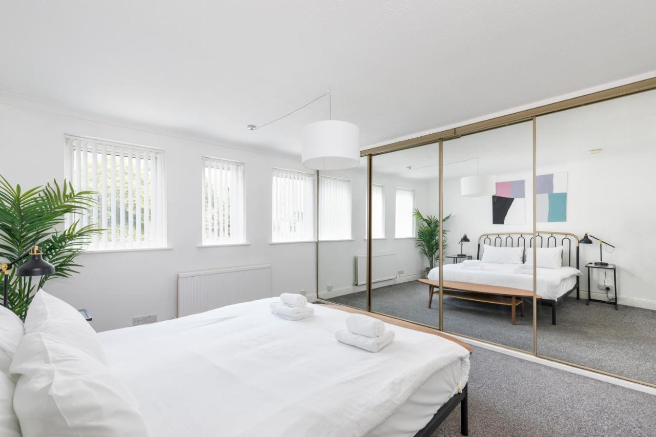 Beachside Retreat 2-Bedroom Gem With Free Private Parking & Outdoor Space Brighton ภายนอก รูปภาพ