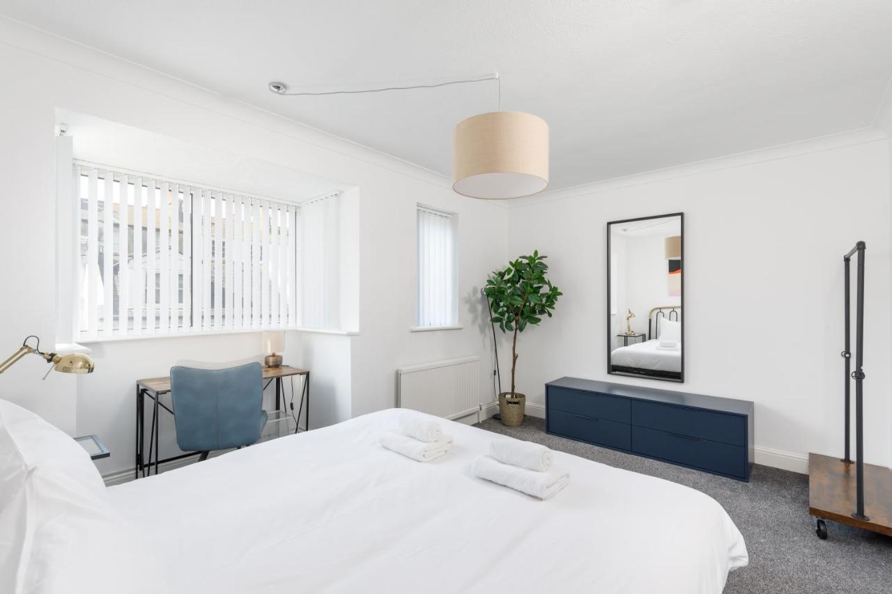 Beachside Retreat 2-Bedroom Gem With Free Private Parking & Outdoor Space Brighton ภายนอก รูปภาพ