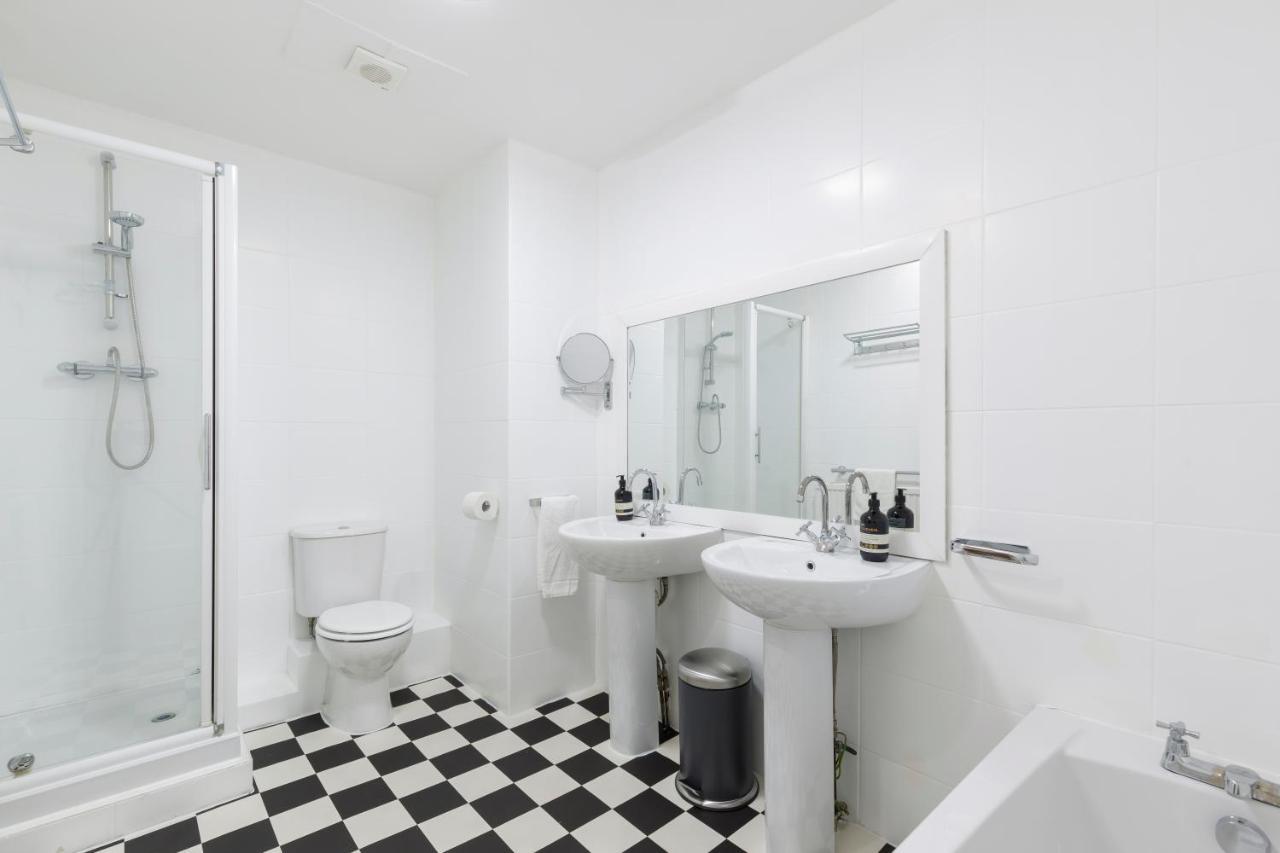 Beachside Retreat 2-Bedroom Gem With Free Private Parking & Outdoor Space Brighton ภายนอก รูปภาพ
